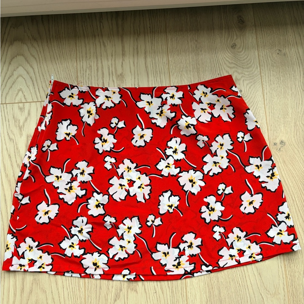 3/$20 Vintage Accomplice Mini Skirt Red & White Floral Hibiscus Size 9 - Picture 4 of 5